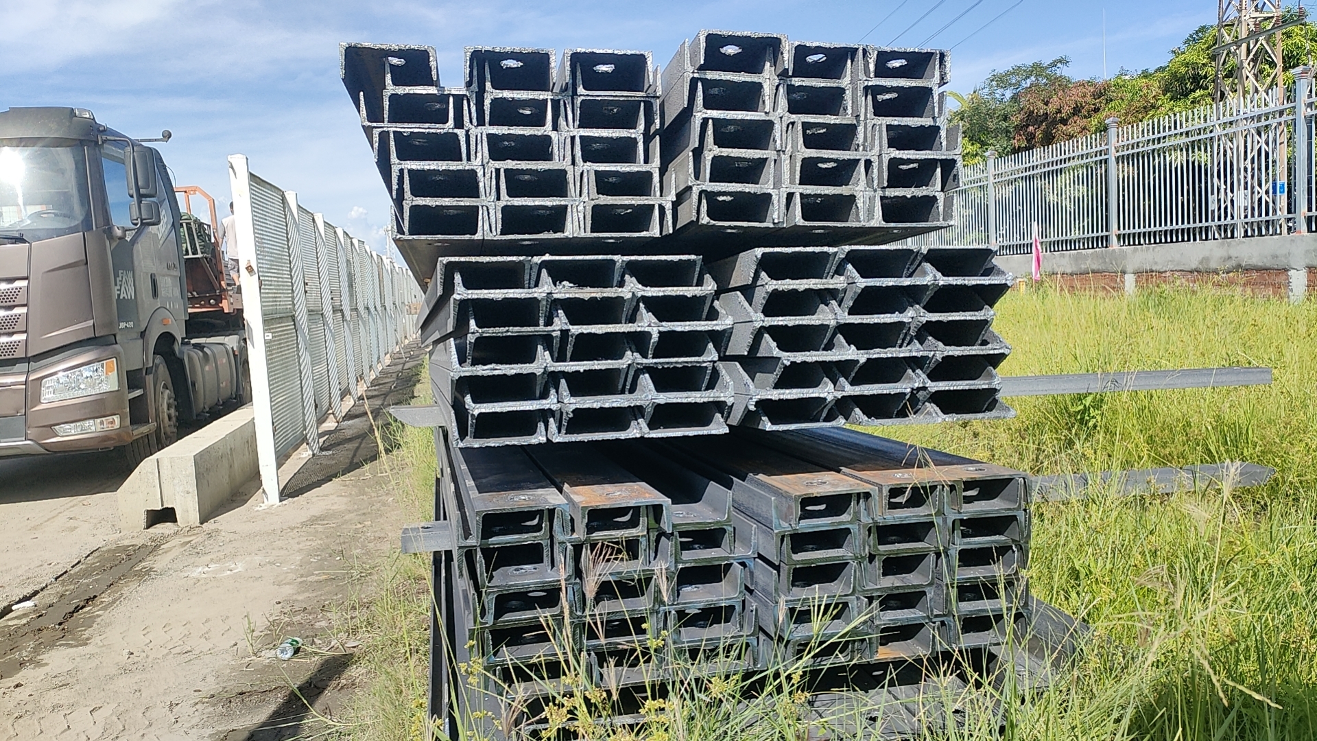深圳市倒路槽钢工地专用铺路钢板出租 - 方案