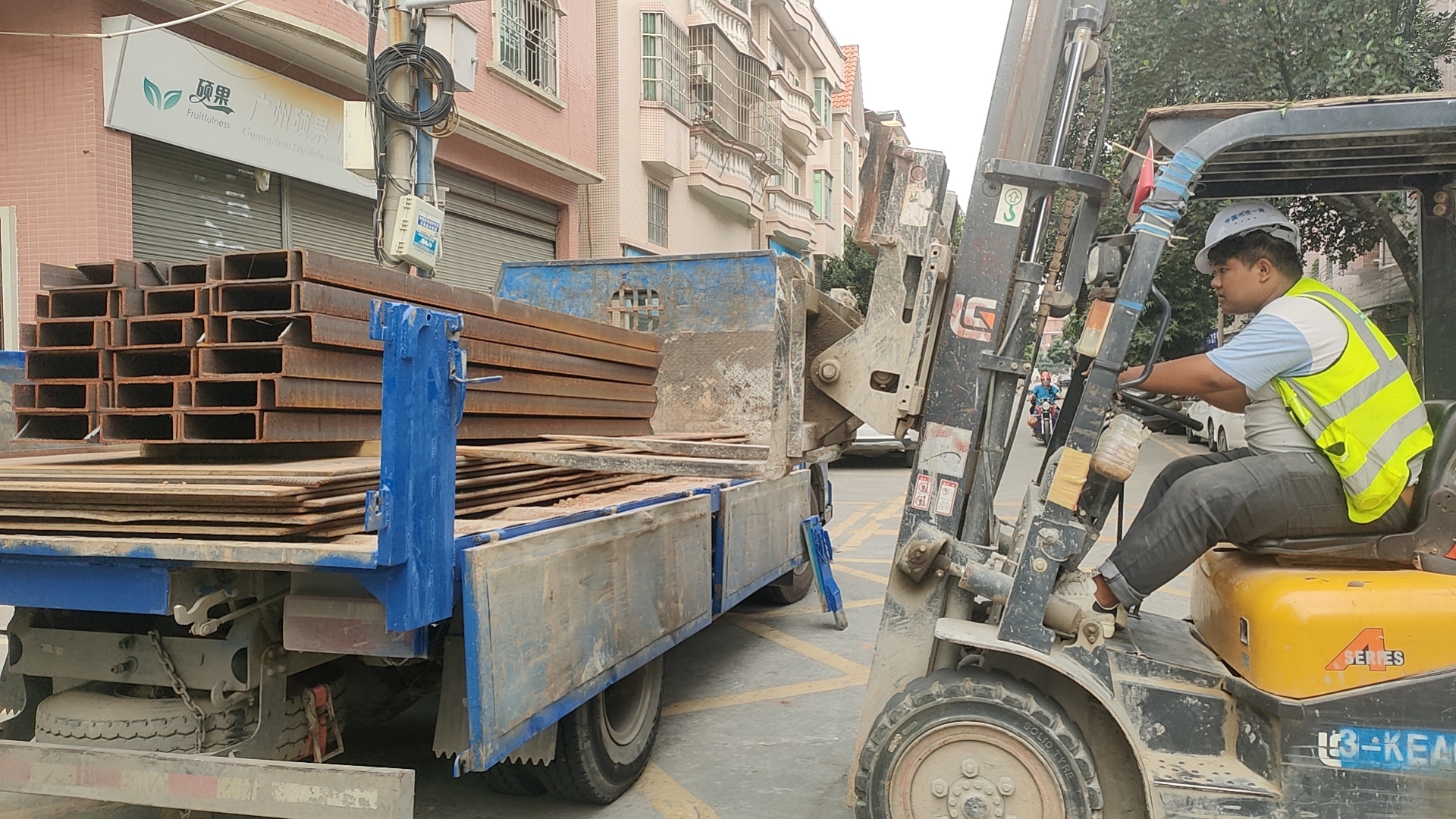 深圳市槽钢工地专用铺路钢板出租 - 厂家